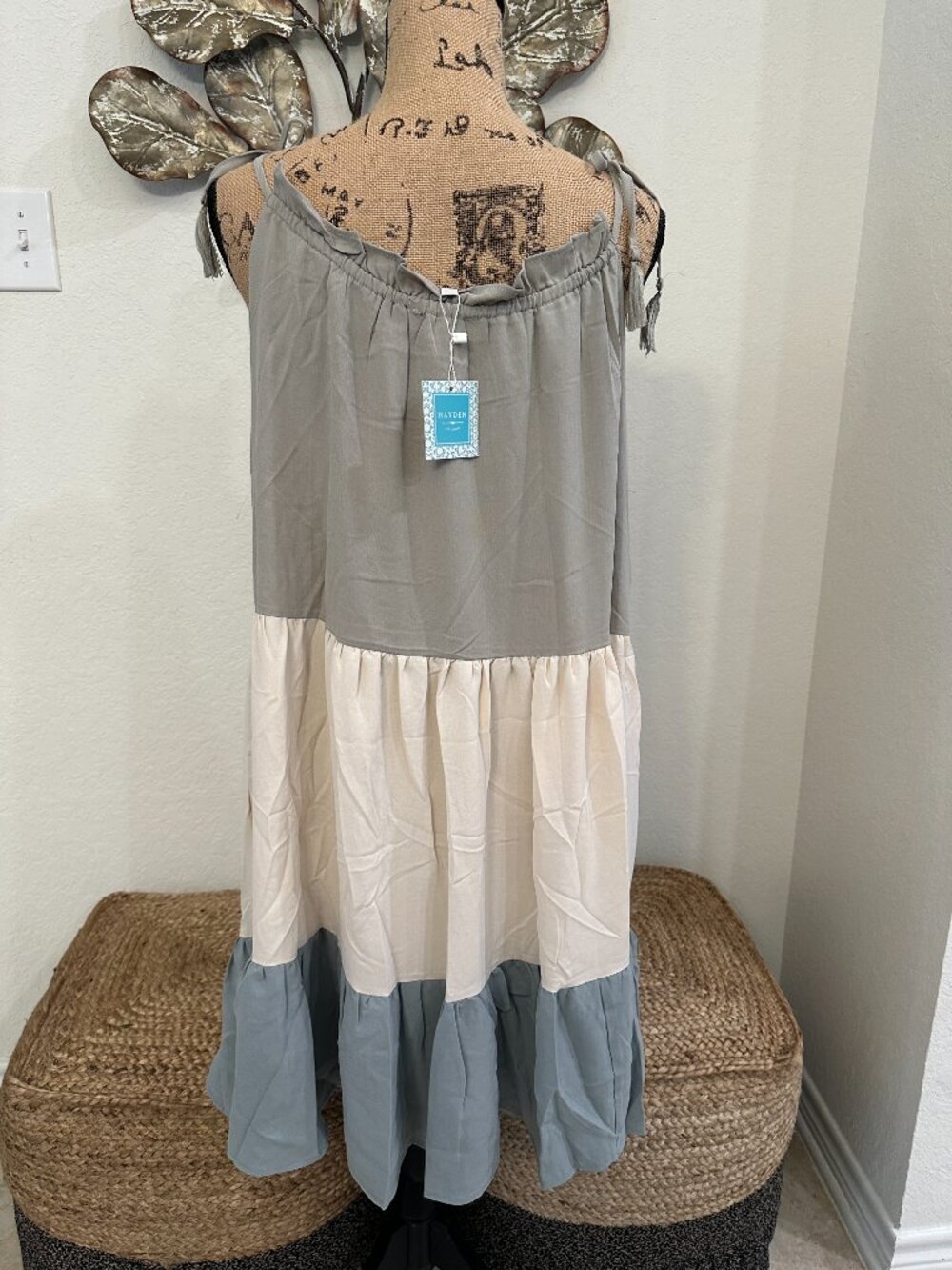 Hayden Los Angeles Tiered Mini Dress Gray Cream Blue Size L NWT - Picture 3 of 9